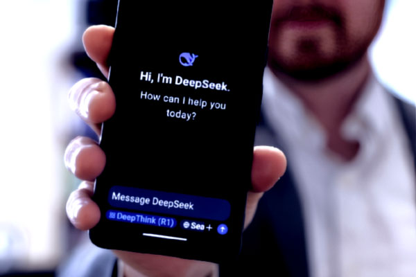 دیپ سیک چیست؟  استفاده از هوش مصنوعی DeepSeek ، نصب و دانلود